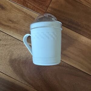 Pampered Chef Cinnamon Sugar Shaker with Handle and Lid like new vintage